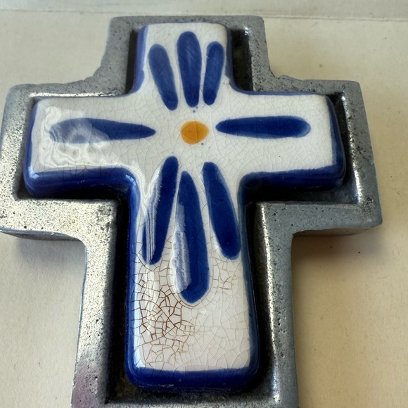 Vintage Blue & White Talavera Mexican Pottery Encased Pewter Wall Hanging Cross - Picture 6 of 8